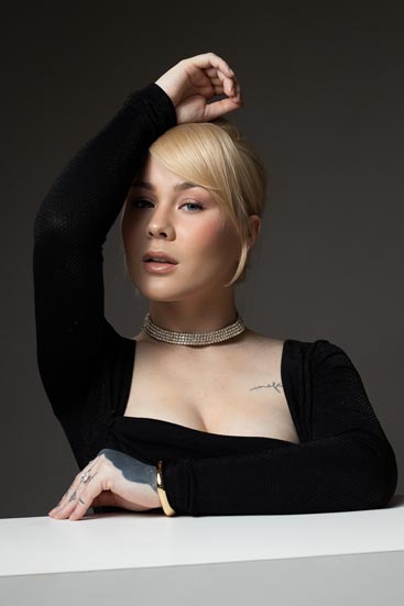 Acompanhante Loira estilo atriz de cinema EM COPACABANA