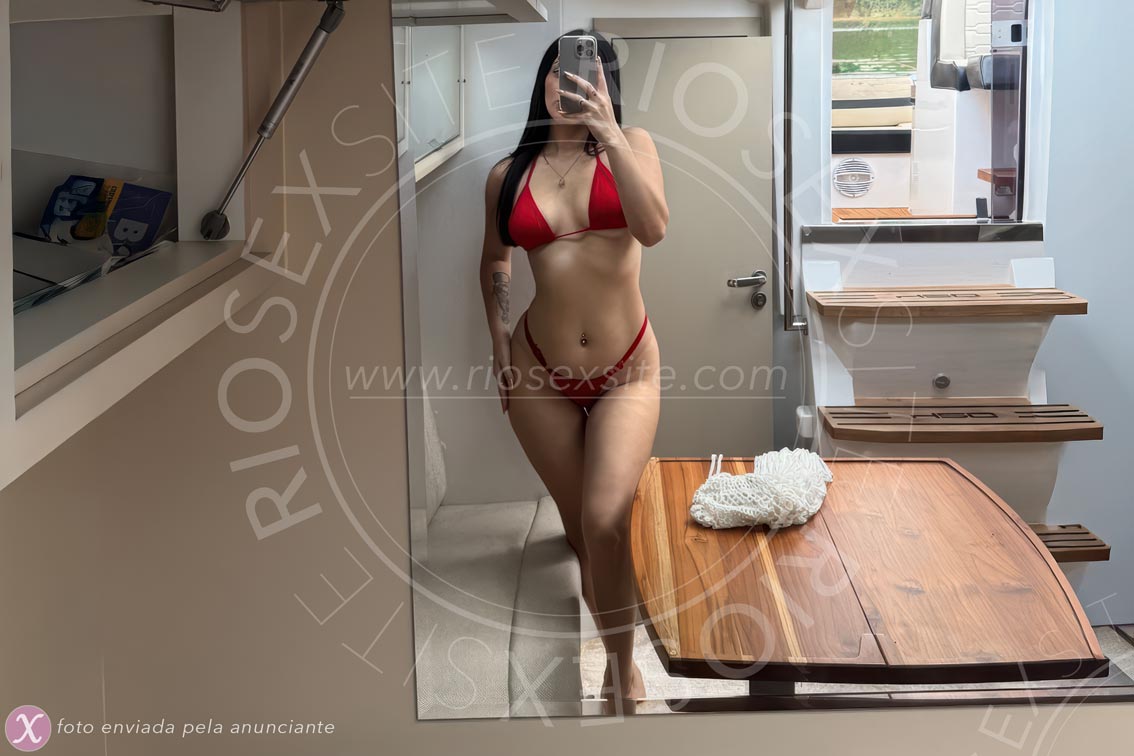 22 - photo of Julia Hills