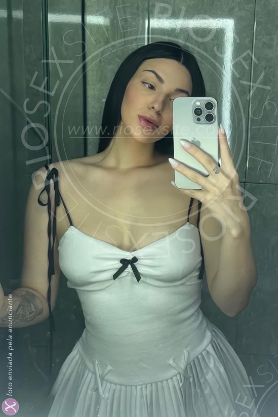 1 - photo of Julia Hills