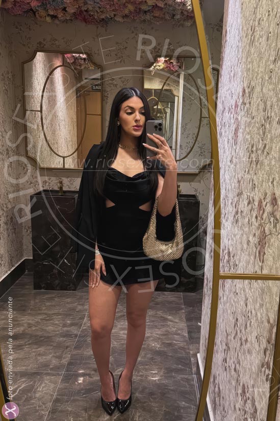 7 - photo of Julia Hills