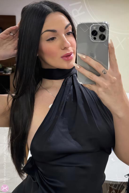 9 - photo of Julia Hills