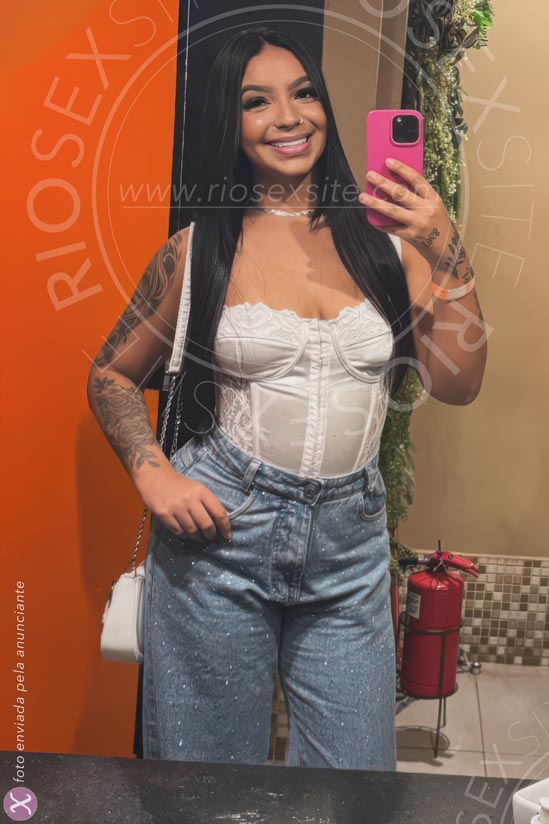 4 - photo of Isis Paulista