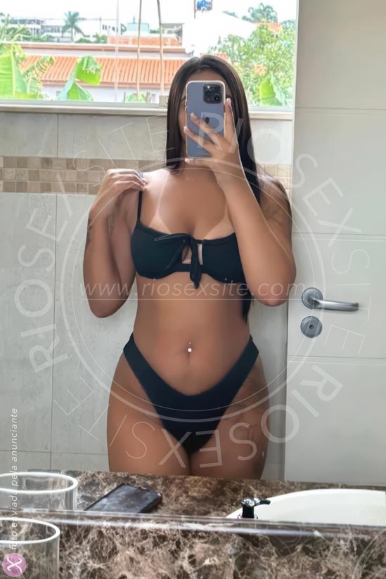 6 - photo of Isis Paulista