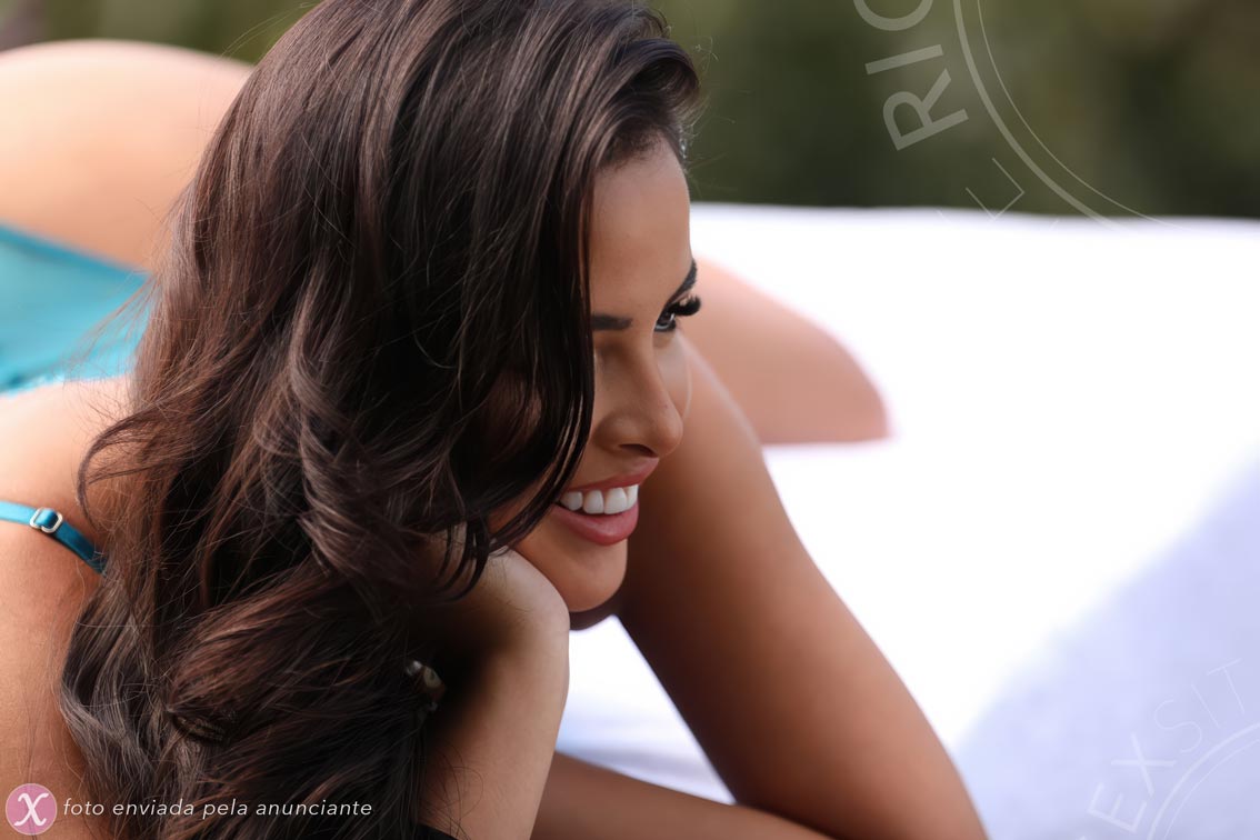 9 - photo of Isis Campos