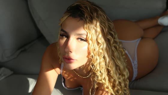 
Luxury escort, blonde, fit, Rio de Janeiro.