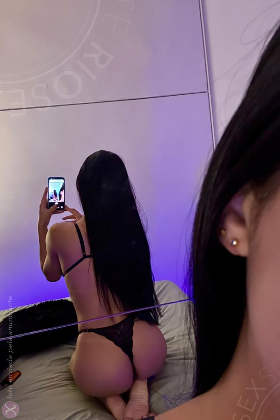 7 - photo of Camille Duarte