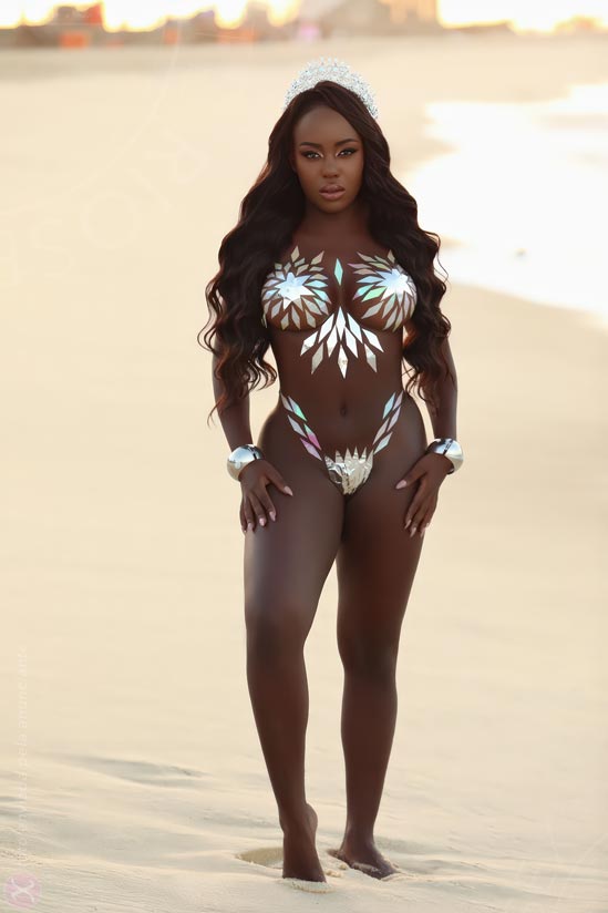 9 - photo of Leona