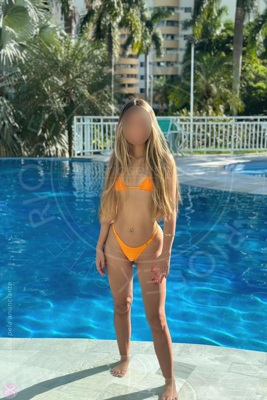 5ª foto da Larissa Leal