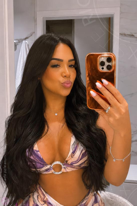 4 - photo of Louise Avelar