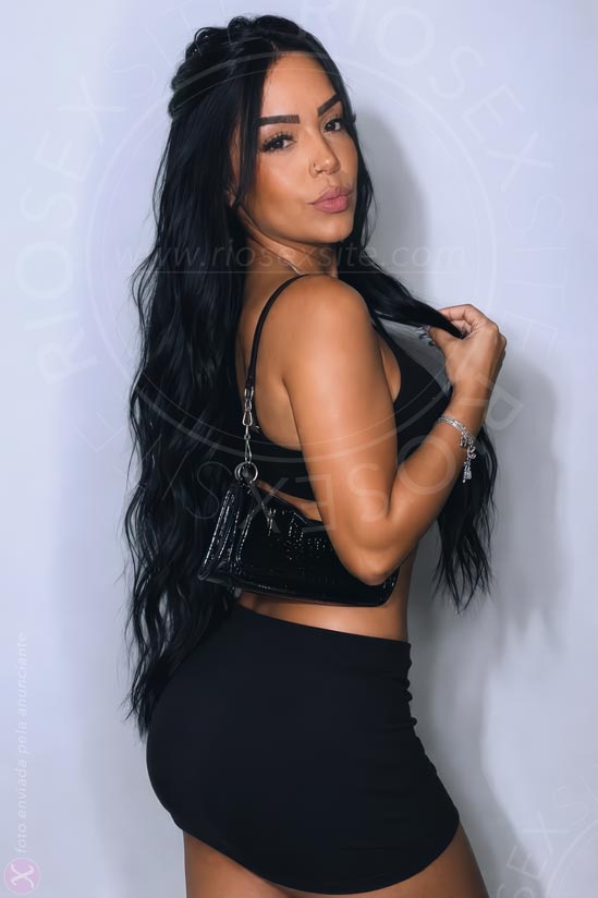 1 - photo of Louise Avelar