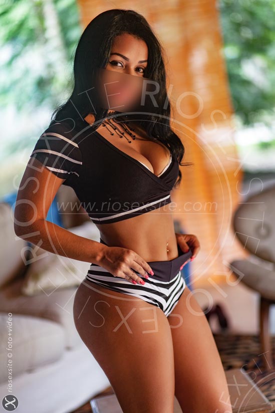 19ª foto da Larissa
